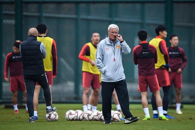麦克托米奈全场数据：2脚射门1脚中框，传球成功率93.1%，评分6.5